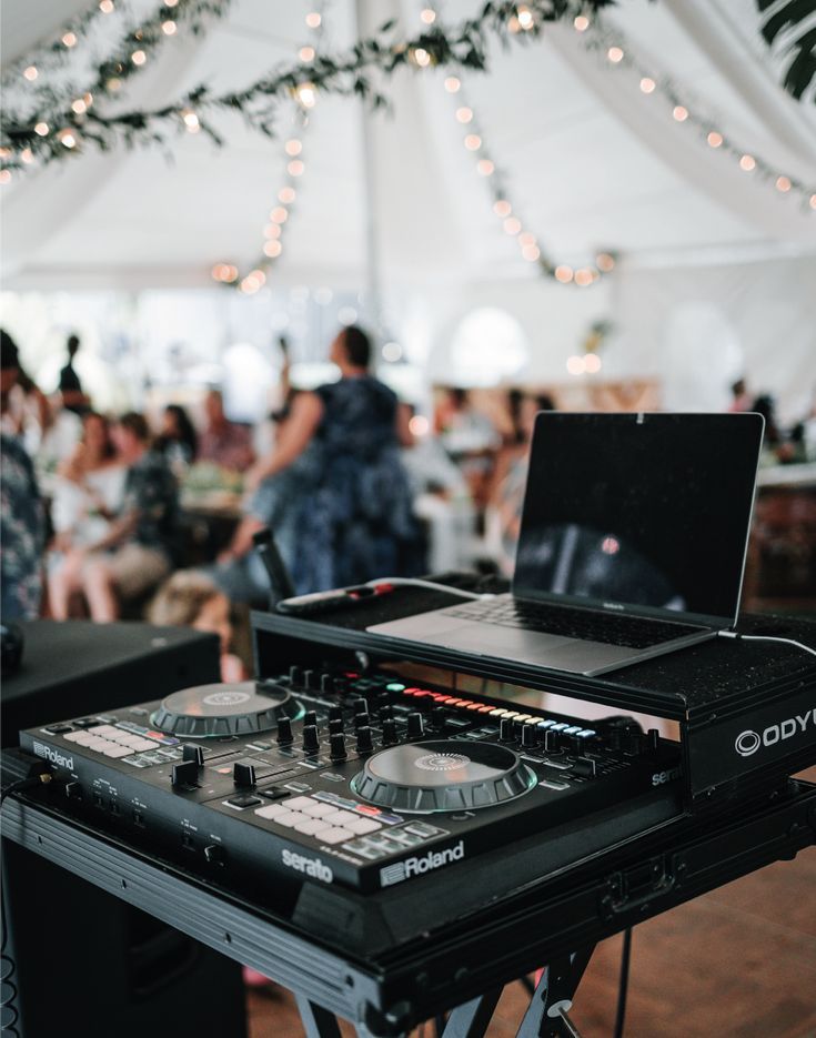 Dj Setup auf einer Hochzeitsfeier